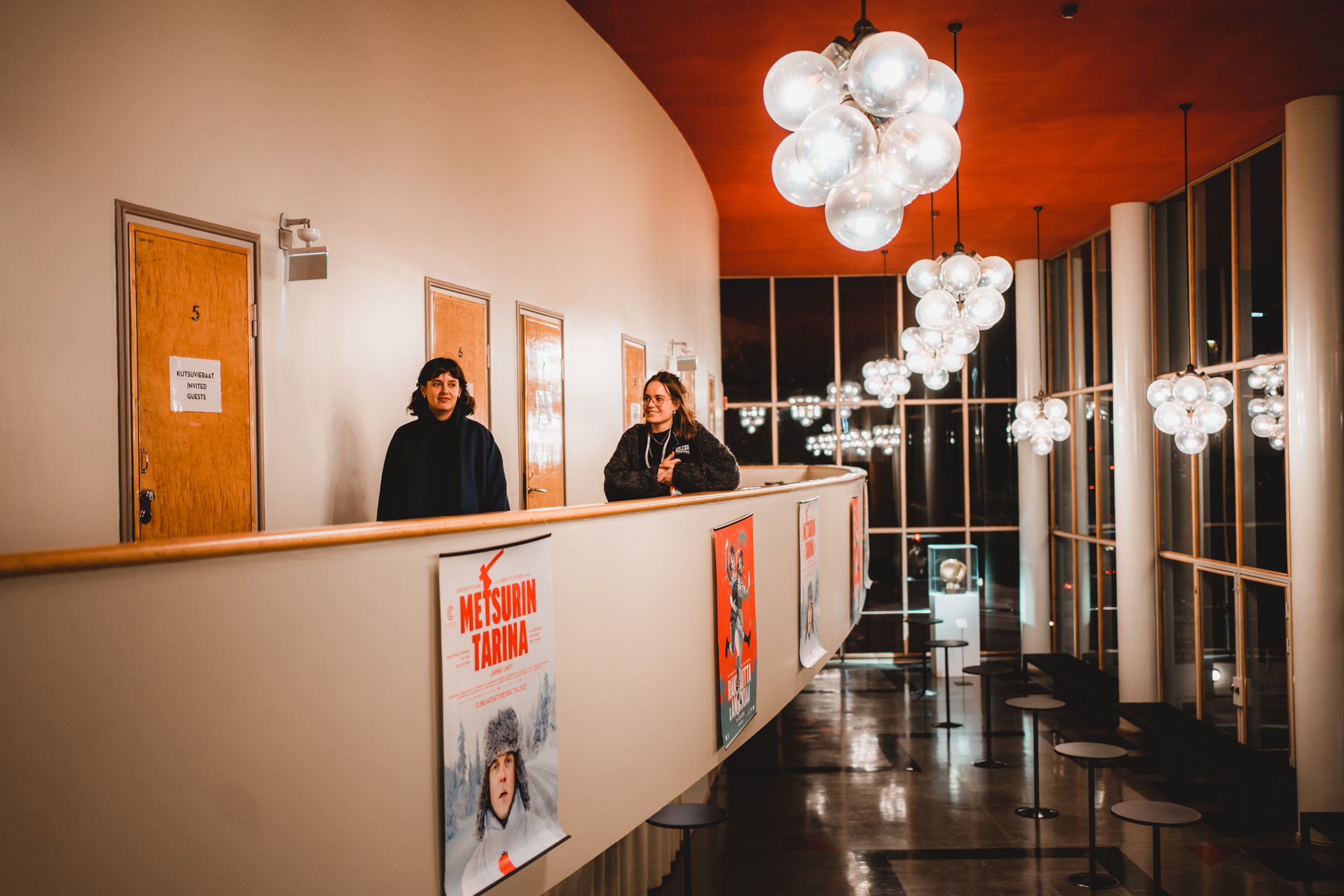 R&A:n työntekijöitä Bio Rexin parvella.