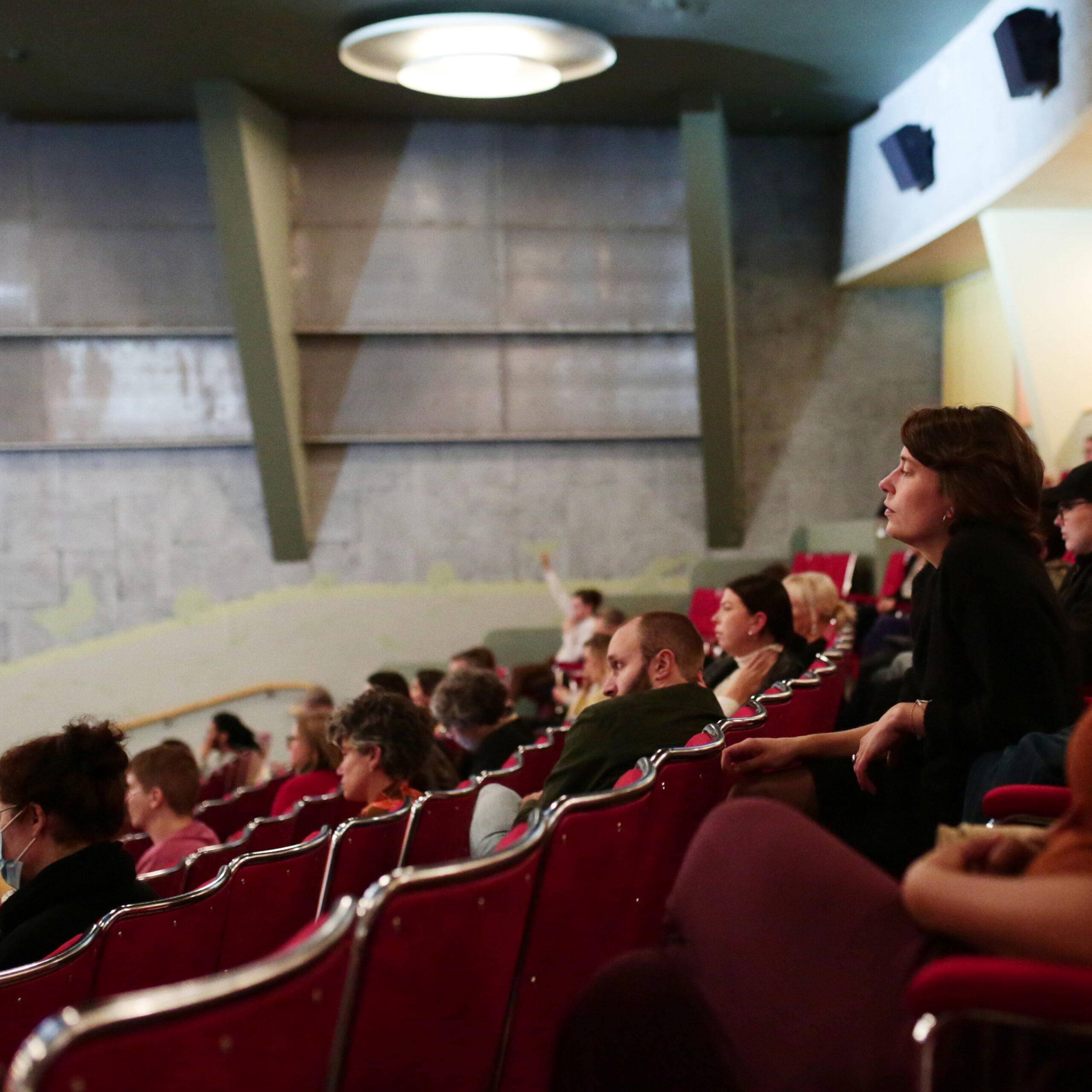 Yleisöä Bio Rexissä.