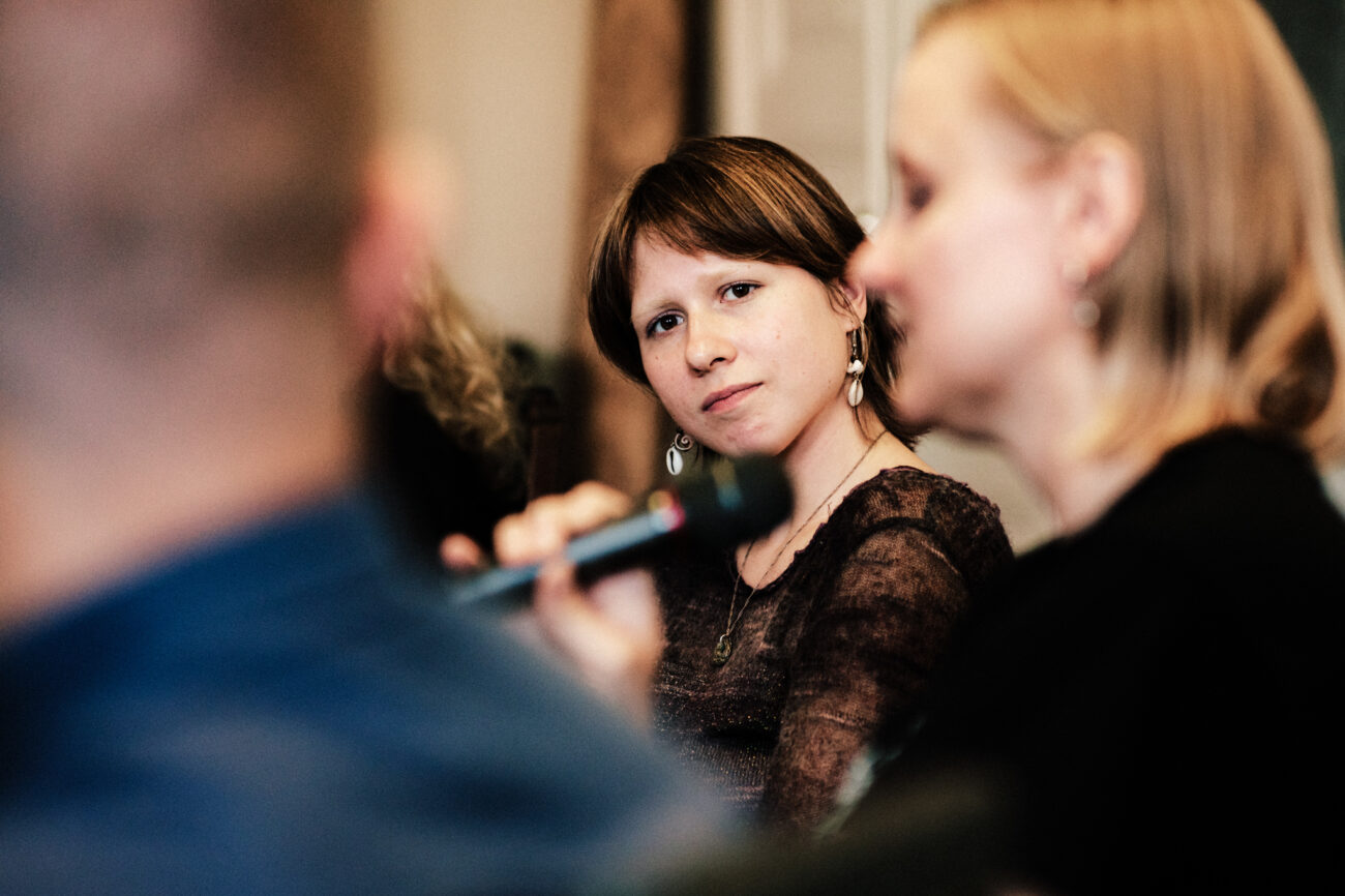 Elokuvahyvinvointi-keskustelutilaisuuden osanottajia